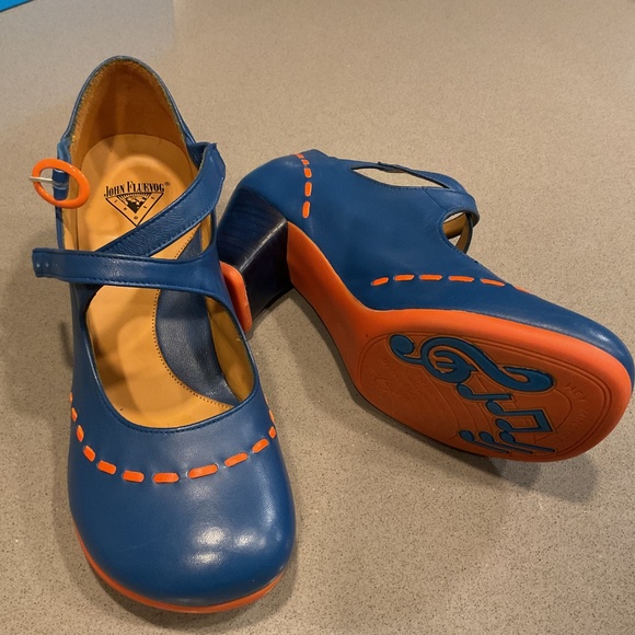 John Fluevog - operetta Malibran size w7 in blue with orange trim - Picture 3 of 3